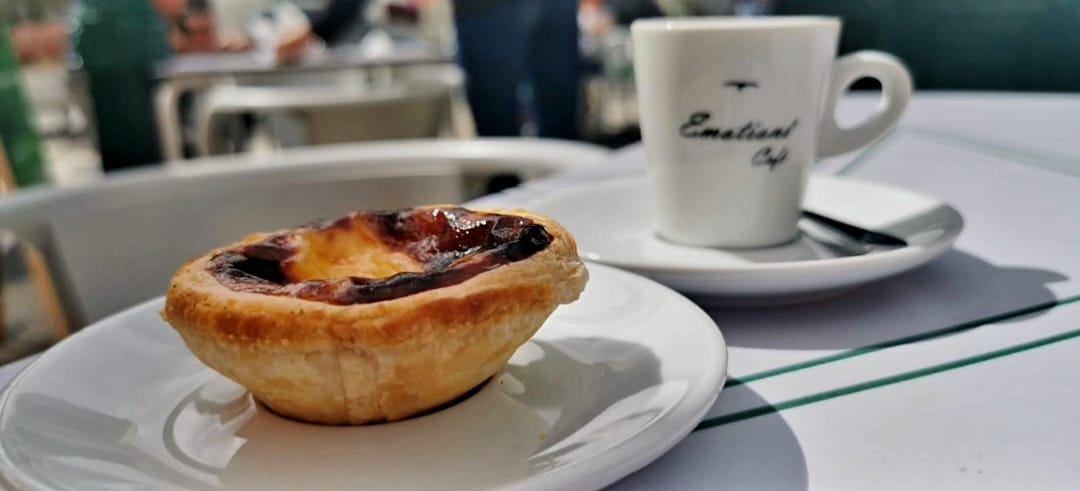 Pastel de nata and coffee